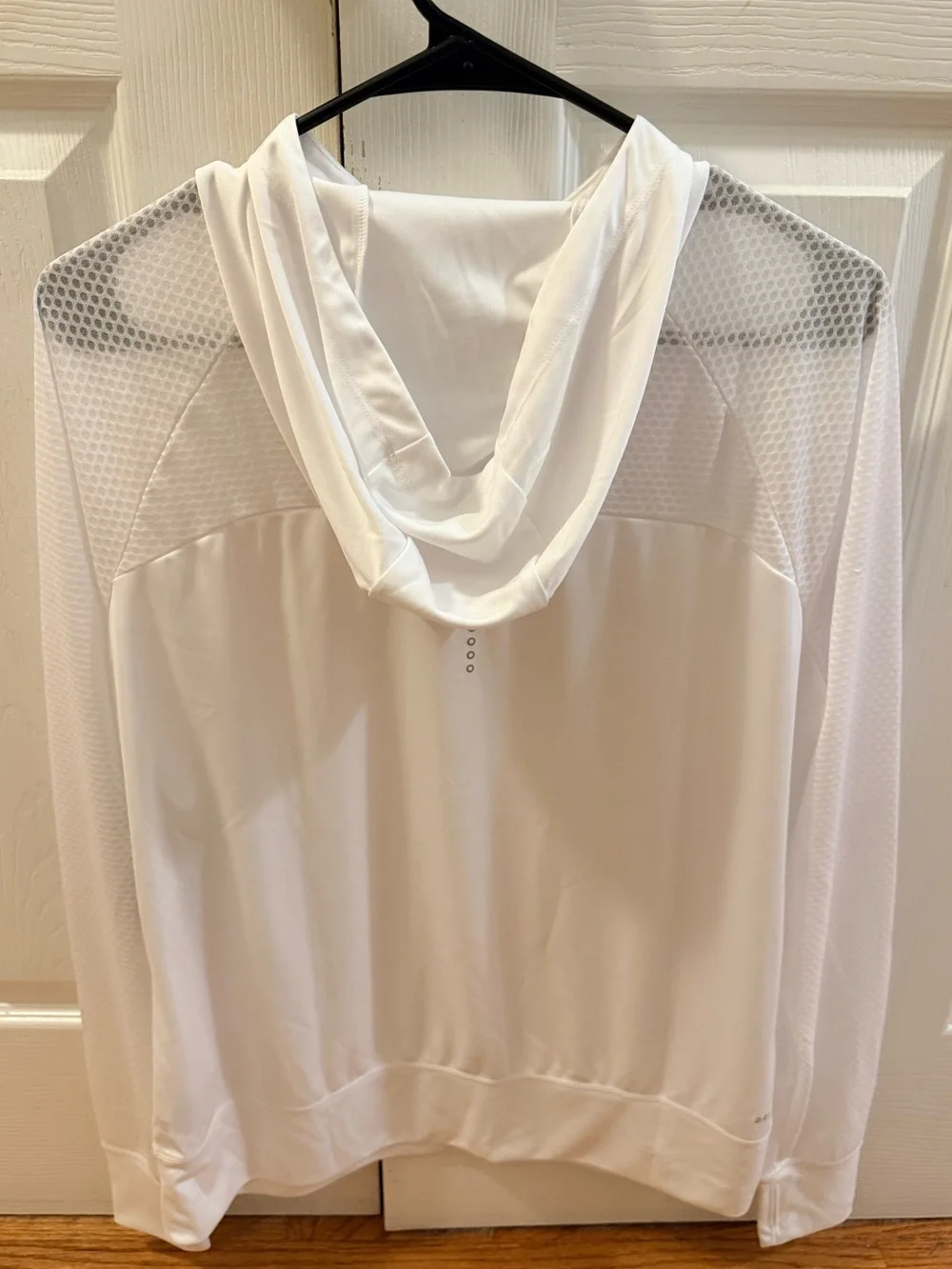 *Brand New* Nike - White Hooded Long-Sleeve Dri-Fit Top - size X-Large - NWT